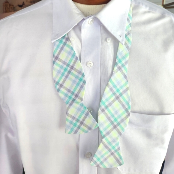 White, Green and Gray plaid Bow Tie - Picture 1 of 2